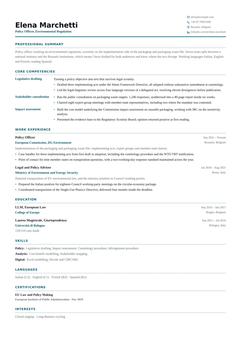 Hybrid CV CV template preview — a corporate résumé layout