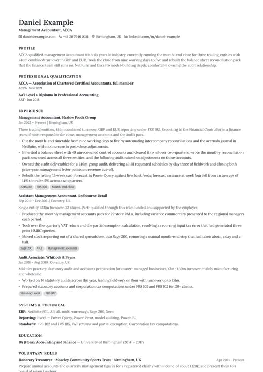 Simple Classic CV template preview — a classic résumé layout
